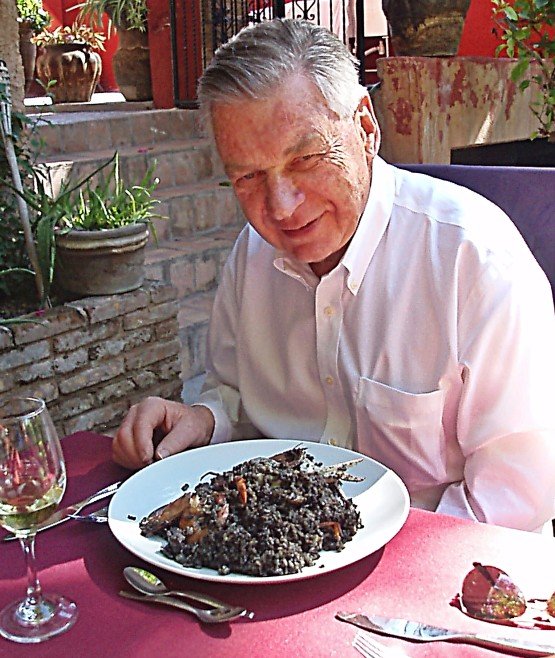 Paella negra. Black is the new orange.