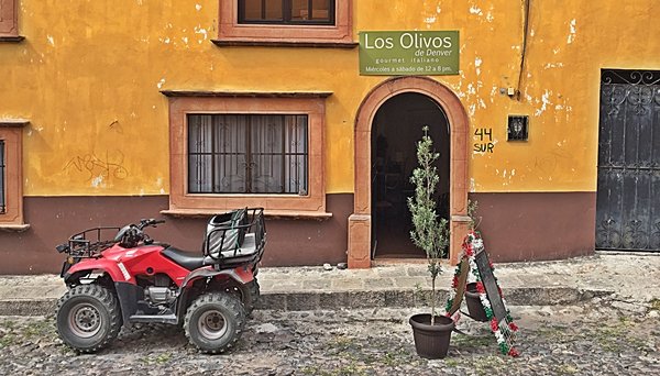 Los Olivos de Denver. More charm. More choice. More convenience.